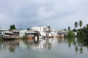 Cần Thơ sạt lở làm ảnh hưởng 13 căn nhà