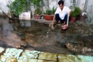 Sóc Trăng: 1 gia đình bị tạt chất bẩn chưa biết lý do