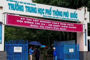 Thông tin bất ngờ vụ phó chủ tịch xã đi thi tốt nghiệp THPT