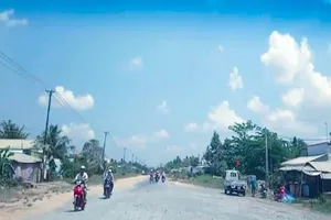 Đường từ ngã ba Vĩnh Tường về Long Mỹ chậm do thiếu vốn