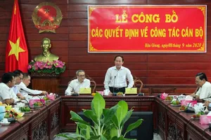 Hậu Giang trao các quyết định về công tác cán bộ