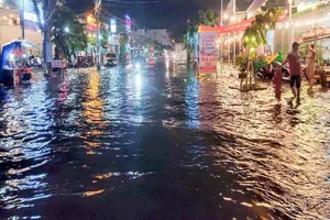 Cần Thơ ngập sâu do triều cường cuối tuần