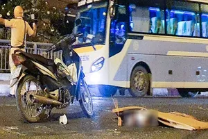 Cần Thơ: Tai nạn trên cầu Hưng Lợi, 2 người tử vong