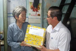 Chủ tịch Cần Thơ thăm gia đình nạn nhân tử vong ở hồ Búng Xáng