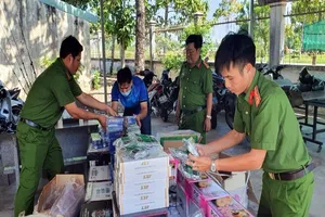 Bị chặn bắt, ba người chở hàng lậu nhảy xuống biển tẩu thoát