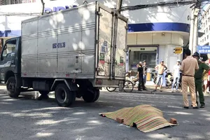 Cần Thơ: Cụ bà qua đường trên vạch đi bộ bị tông tử vong