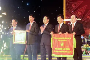 Châu Thành A đón nhận danh hiệu Anh hùng Lao động