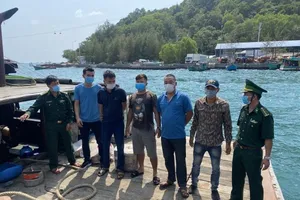 Khởi tố 5 đối tượng tổ chức đưa người qua biên giới trái phép