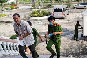 Vụ công ty lương thực Hậu Giang: Hoãn xử vì bị cáo nhập viện 