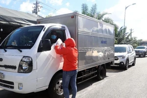Tài xế chở hàng từ vùng dịch đến Cần Thơ phải có xét nghiệm âm tính COVID
