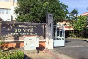 Hậu Giang 'động viên' nhân viên y tế hạn chế tiếp xúc với hàng xóm