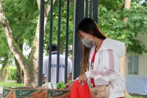 Phiên chợ 0 đồng hỗ trợ sinh viên Cần Thơ mùa dịch COVID-19