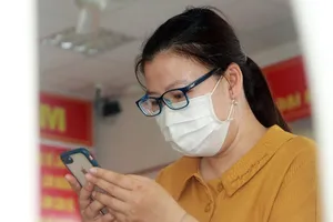 Gửi 2 con cho ông ngoại, vợ chồng BS đi chống dịch COVID-19