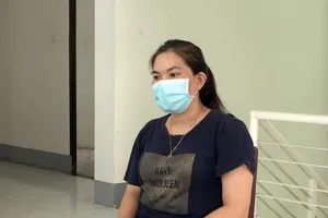 Khởi tố 1 phụ nữ đánh công an cho nhân viên ‘thông chốt’