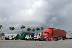 Doanh nghiệp ‘kêu trời’ về quy định mới vận chuyển hàng hóa vào Cần Thơ 