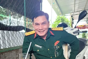 Khởi tố người giả đại tá quân đội để thông chốt tội lừa đảo