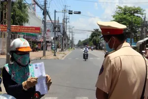 Một số tỉnh miền Tây triển khai giấy đi đường có mã QR