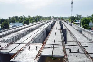 Sóc Trăng hợp long công trình vượt sông cuối cùng của tuyến đường ngàn tỉ