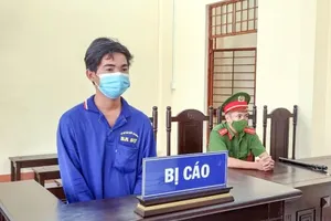 Chửi bới, đánh công an để... thông chốt