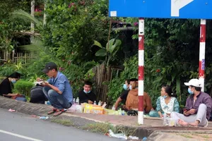 Bạc Liêu và Cà Mau đã tiếp người tự về quê bị chặn ở Hậu Giang