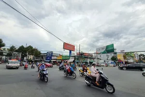 Cận cảnh ngày đầu tiên Cần Thơ nới lỏng giãn cách 