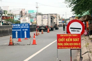 Hậu Giang áp dụng Chỉ thị 19 từ trưa 2-10, quy định việc đi lại