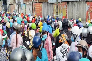 Dân ồ ạt về quê, các tỉnh miền Tây gặp khó trong phòng chống dịch