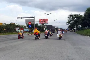 Hậu Giang kiến nghị Thủ tướng chỉ đạo các tỉnh siết chặt việc dân tự phát về quê