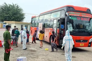 Kiên Giang tổ chức đoàn đón gần 400 công dân về quê