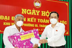 Phó Chủ tịch Quốc hội Trần Thanh Mẫn dự ngày hội đại đoàn kết ở Hậu Giang