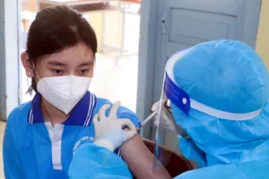 Cần Thơ bắt đầu tiêm vaccine COVID-19 cho trẻ từ 12-17 tuổi