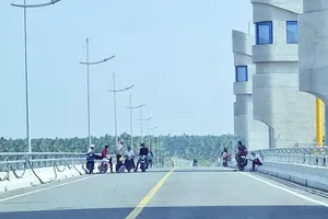 Tái diễn nạn nẹt pô, đua xe trên cầu Cống Cái Lớn