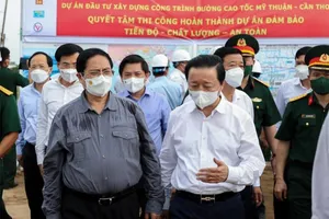 Thủ tướng kiểm tra 2 công trình trọng điểm ở miền Tây