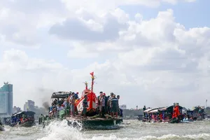 Độc đáo lễ tống ôn, tống gió ở Xóm Chài Cần Thơ