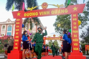 Thanh niên miền Tây hăng hái lên đường nhập ngũ