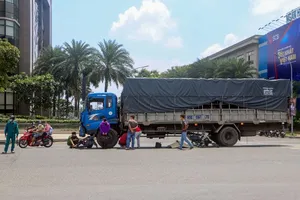 Xe tải va chạm với xe máy, 1 nữ sinh tử vong