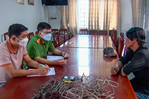 Vừa ra tù thì bị bắt về tội trộm 