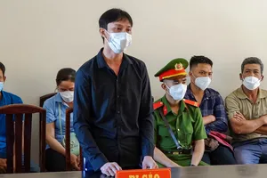 Người đàn ông định giết vợ rồi tự tử lãnh 9 năm tù