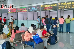 Bến xe trung tâm TP Cần Thơ sôi động trong ngày đầu kỳ nghỉ Lễ