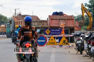 Ảnh: Nâng cấp Quốc lộ 1A đoạn các tỉnh miền Tây còn ngổn ngang, mất an toàn giao thông