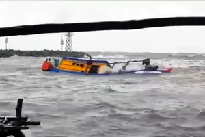 Phú Quốc: Tìm thấy thi thể 1 trong 2 cha con mất tích do chìm tàu