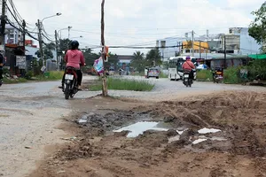Cần Thơ: Hơn 2 năm thi công chưa xong 1,5 km đường