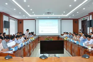 Lãnh đạo 2 tỉnh Sóc Trăng và Hậu Giang bàn chính sách bồi thường cho dự án cao tốc 