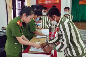 Niềm hạnh phúc vỡ òa của 20 phạm nhân ở Kiên Giang được đặc xá