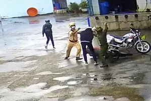 Người bị cảnh sát đánh: 'Em chưa kịp xin lỗi đã bị đánh tới tấp'