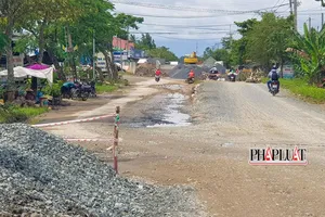 Đấu thầu bổ sung gói thảm nhựa 1 đoạn trên quốc lộ 61B ở Hậu Giang