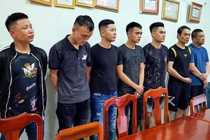 Bị cấm vào hẻm đòi nợ, 2 nhóm lao vào hỗn chiến