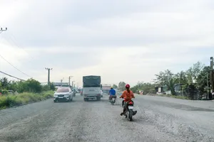 Lý do dự án nâng cấp Quốc lộ 1A đoạn từ Hậu Giang đến Sóc Trăng chậm tiến độ