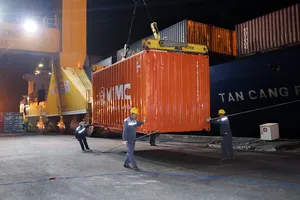 Cảng Cái Cui đón chuyến tàu container đầu tiên