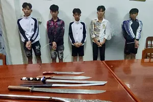 Nhóm thanh thiếu niên đánh người ở bờ biển rồi lấy xe máy